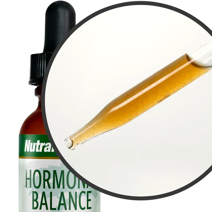  Hormonal Balance Tropfen von NutraMedix – Pipette mit goldbraunem Kräuterextrakt
